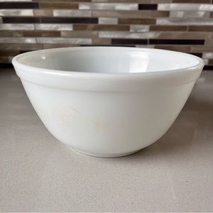 VINTAGE PYREX white bowl 402  1 1/2 quart